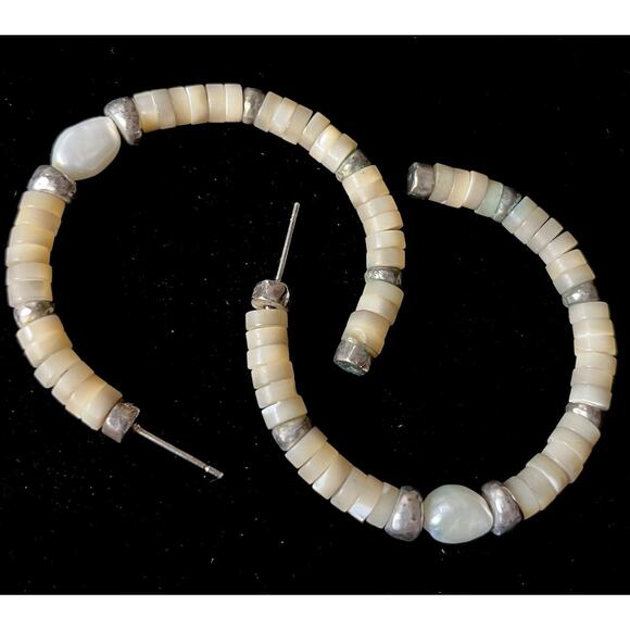 Kendra Scott Lila Silver & Pearl Hoop Earrings In Natural Mix - Picture 3 of 5